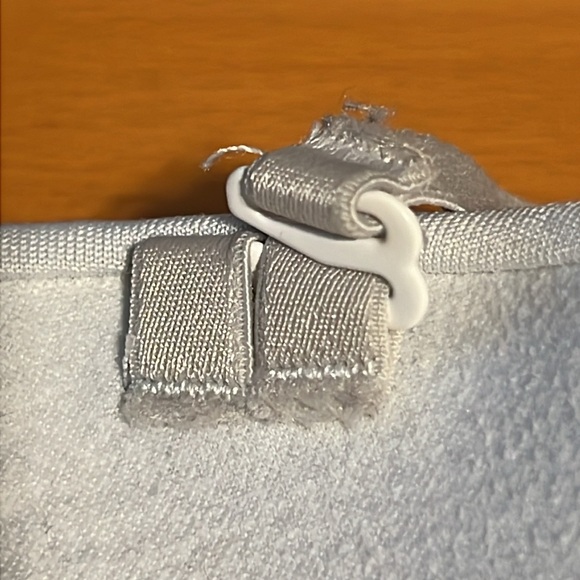 Maidenform Bra that can be worn Strapless or with straps size 34B - Picture 9 of 10